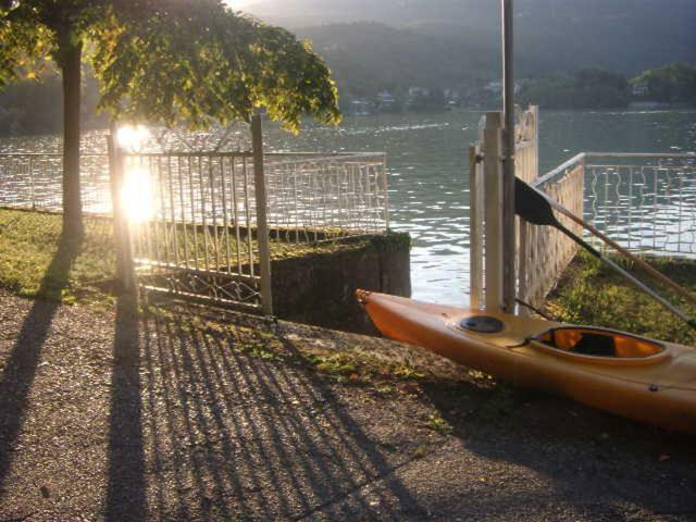 B&B In Riva Al Lago Авильяна Экстерьер фото