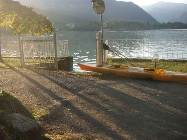 B&B In Riva Al Lago Авильяна Экстерьер фото