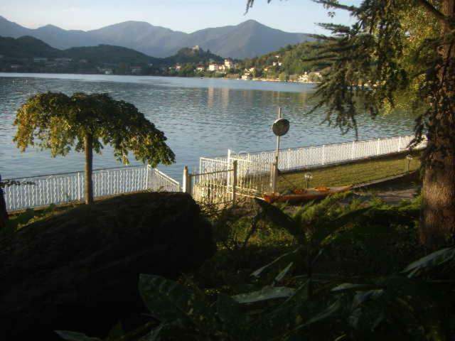 B&B In Riva Al Lago Авильяна Экстерьер фото